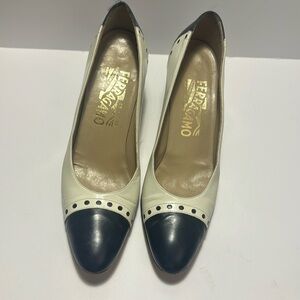 Salvatore Ferragamo Florence Italian Made Dress Shoes Heels Sz 6.5AAA Navy/white